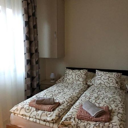 HajdúszoboszlóJacint Apartman住宿加早餐旅馆 外观 照片