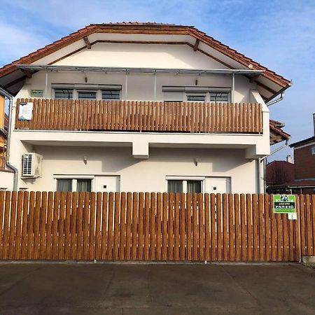 HajdúszoboszlóJacint Apartman住宿加早餐旅馆 外观 照片