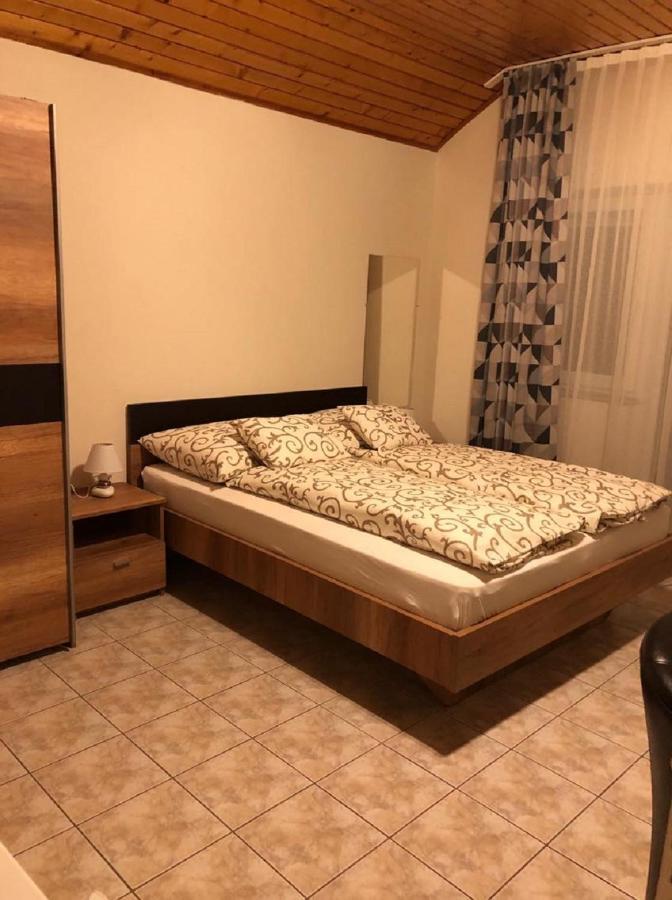 HajdúszoboszlóJacint Apartman住宿加早餐旅馆 外观 照片