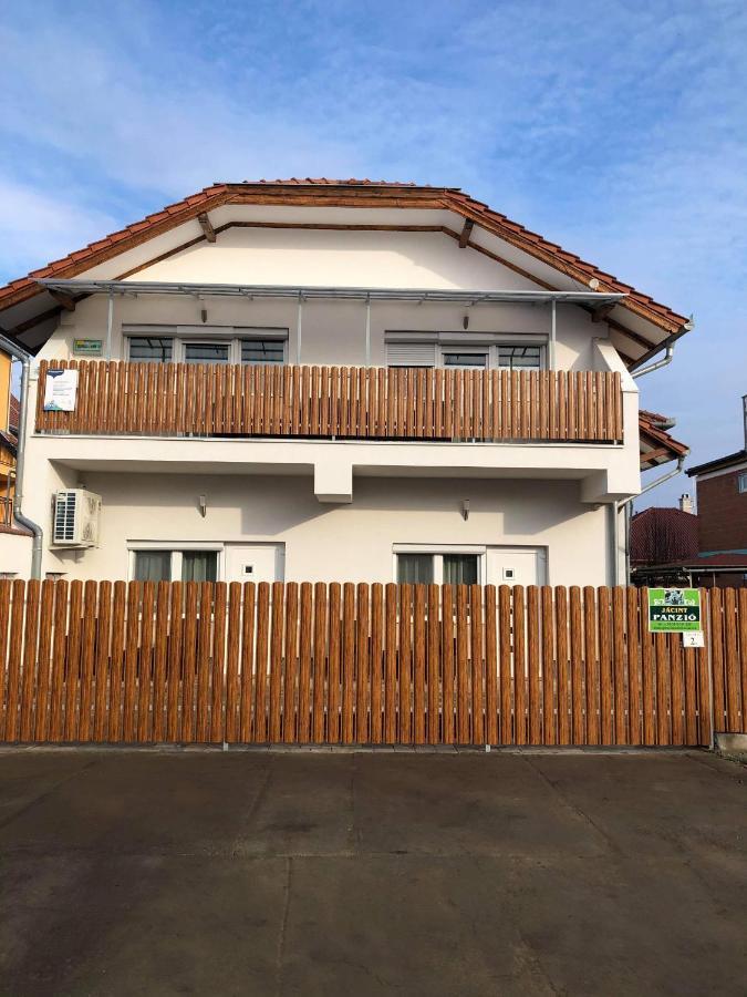 HajdúszoboszlóJacint Apartman住宿加早餐旅馆 外观 照片
