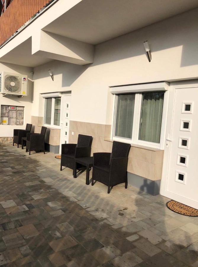 HajdúszoboszlóJacint Apartman住宿加早餐旅馆 外观 照片