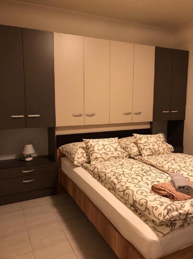 HajdúszoboszlóJacint Apartman住宿加早餐旅馆 外观 照片