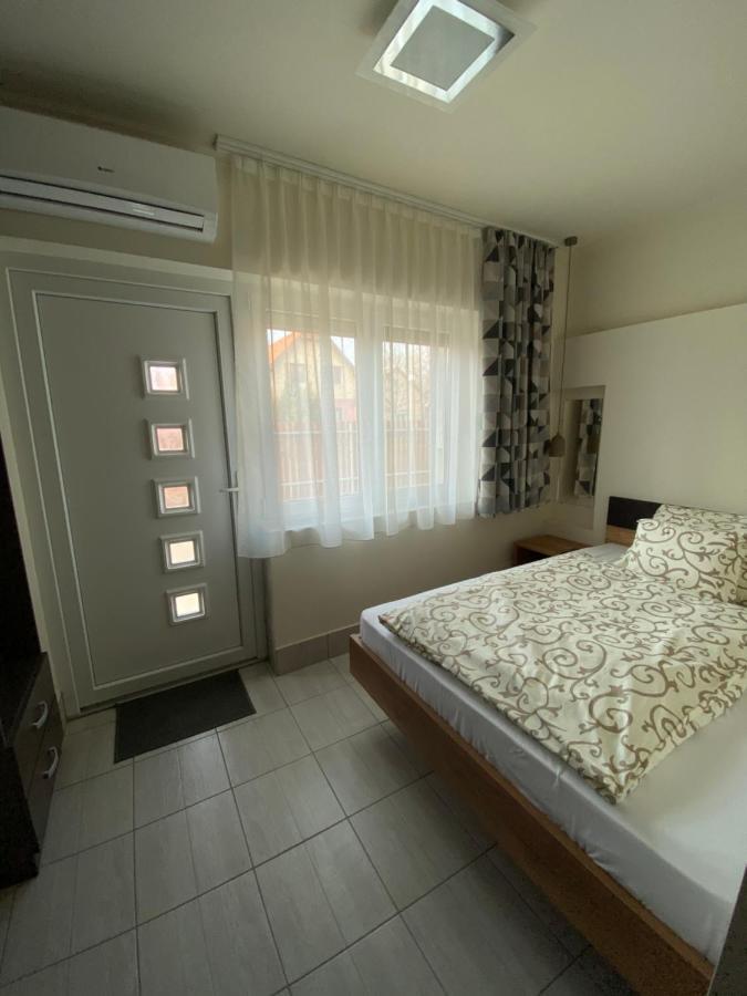 HajdúszoboszlóJacint Apartman住宿加早餐旅馆 外观 照片