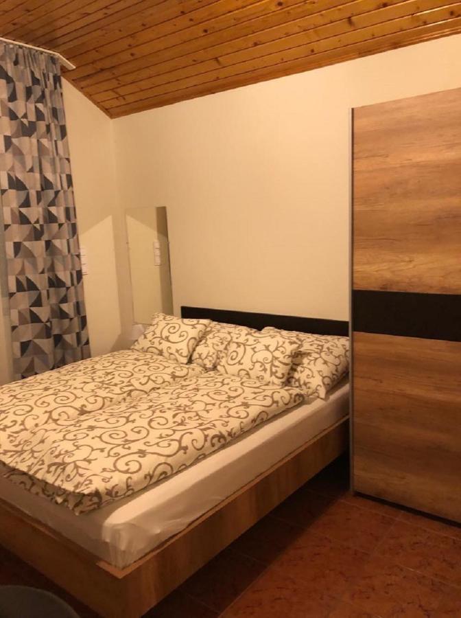 HajdúszoboszlóJacint Apartman住宿加早餐旅馆 外观 照片